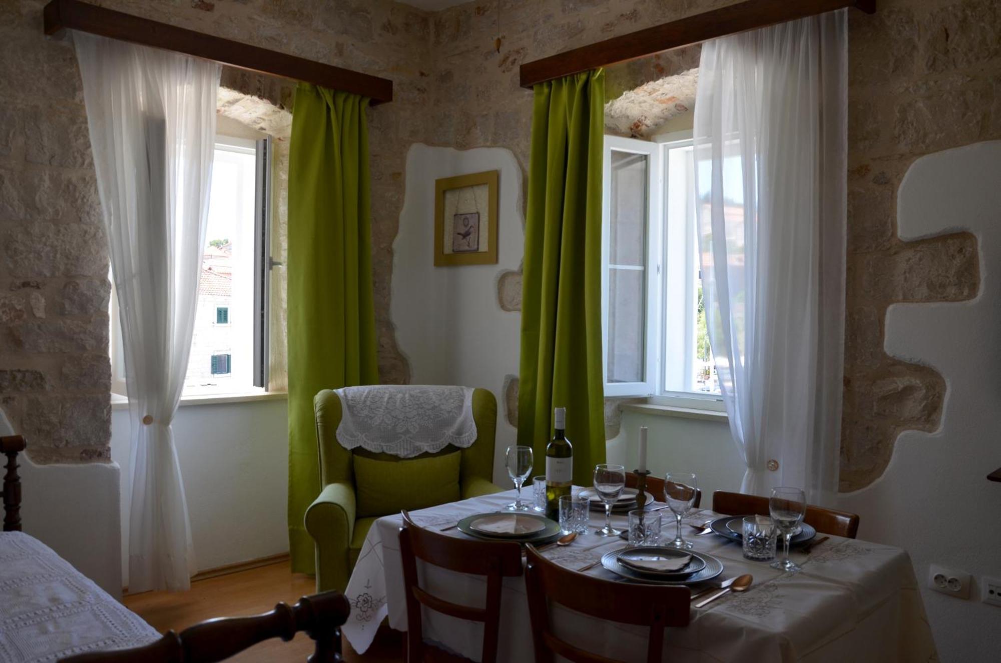 Castel Nonna Franka Apartment Sutivan Ngoại thất bức ảnh