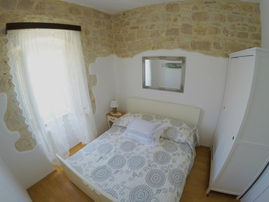 Castel Nonna Franka Apartment Sutivan Ngoại thất bức ảnh
