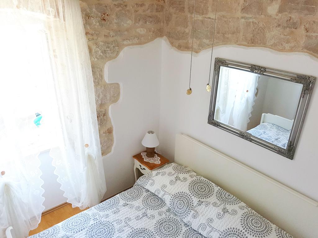 Castel Nonna Franka Apartment Sutivan Ngoại thất bức ảnh