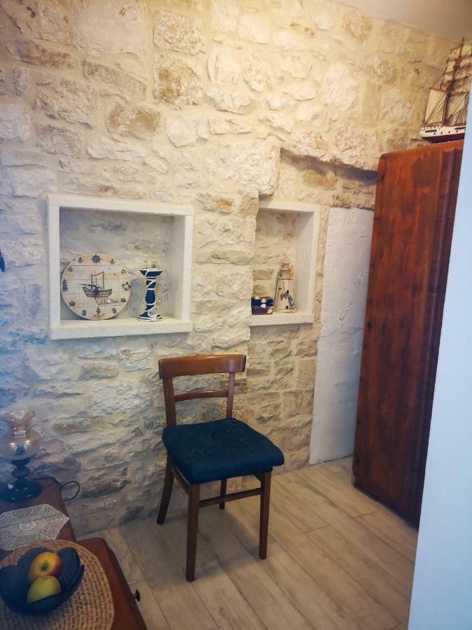 Castel Nonna Franka Apartment Sutivan Ngoại thất bức ảnh